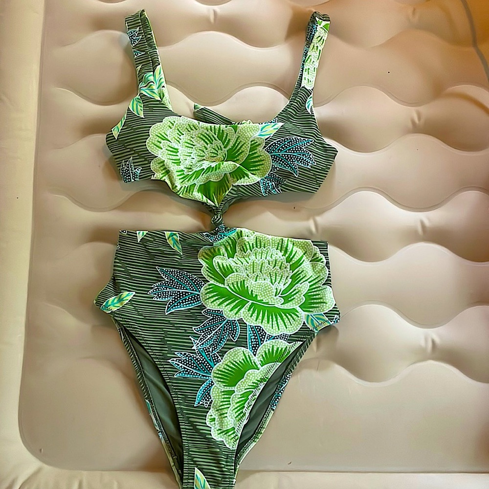 NWOT Aerie Knot Front Cut Out Swimsuit Green Retro Flower Size small